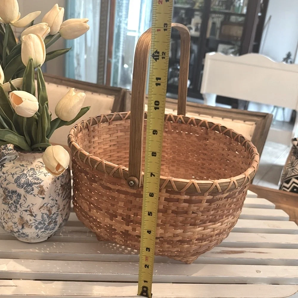Vintage Handwoven Gathering Basket. 12.5”T 11”W Timeless | Neutral. EUC